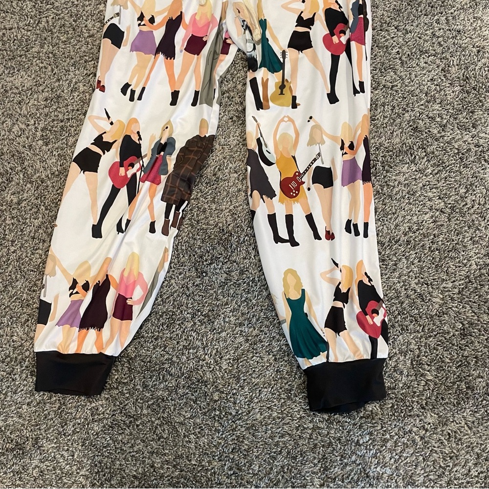 Taylor’s Version PJ Set Black Long Sleeve Graphic Top & Printed Pants Women’s M - Picture 3 of 9